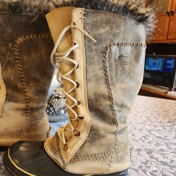 Sorel Cate The Great Black and Tan Lace-Up Fur Boots Size 7 So Warm And Comfy - Picture 2 of 7